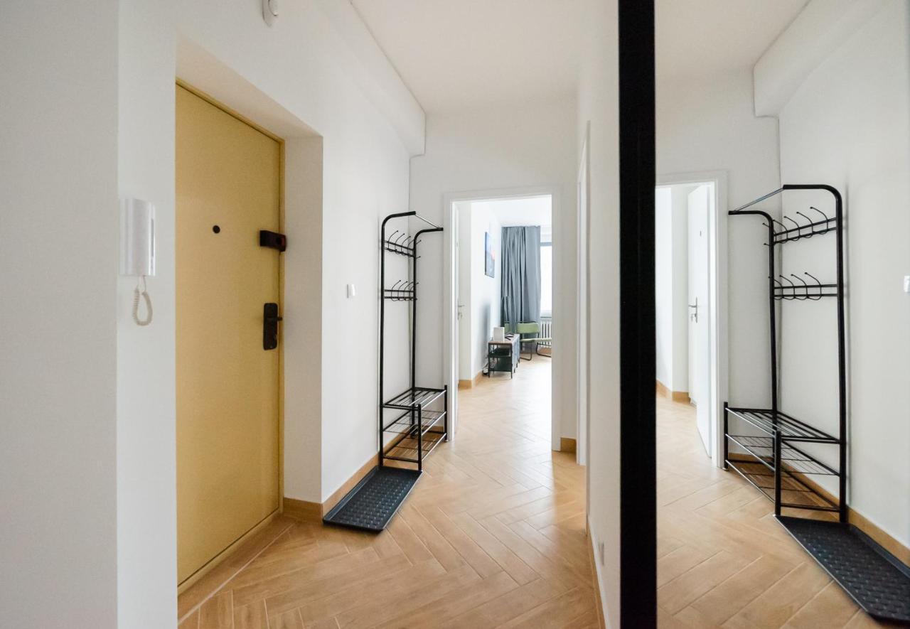 Apartment Marszalkowska White & Black Warschau