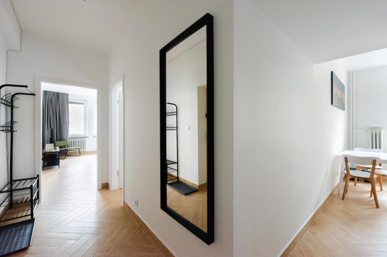 Apartment Marszalkowska White & Black Warschau