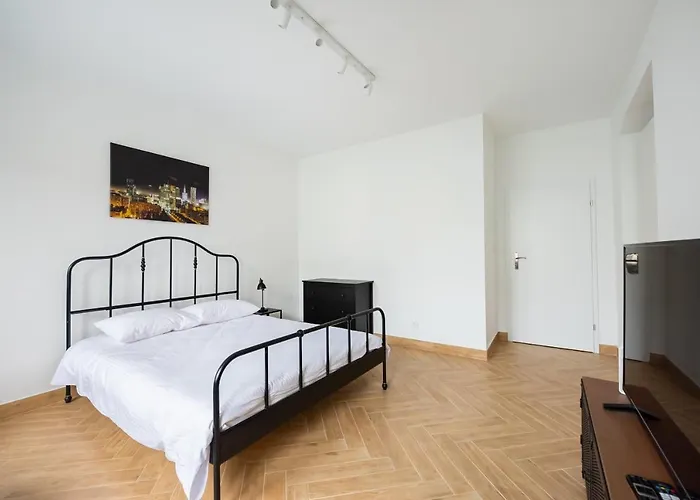 Marszalkowska White & Black Apartment